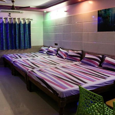 Sri Priya Lodge Dharmapuri Exteriér fotografie